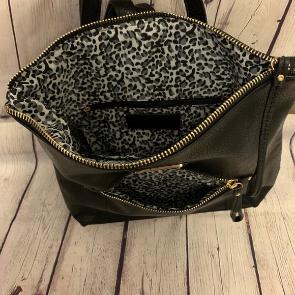 Black + Gold Zipper Backpack - Picture 4 of 6